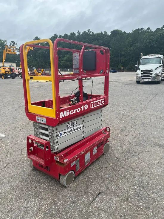 2018 MEC MICRO 19 Scissor Lift