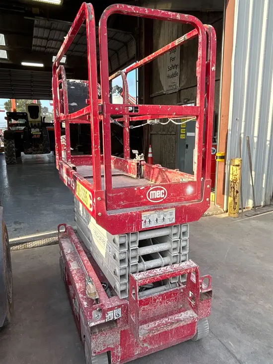 2018 MEC MICRO 19 Scissor Lift