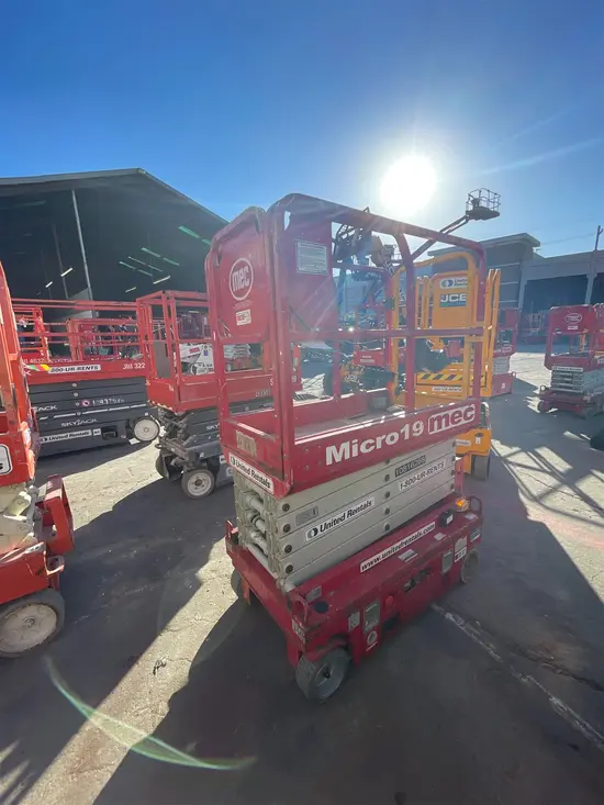 2018 MEC MICRO 19 Scissor Lift