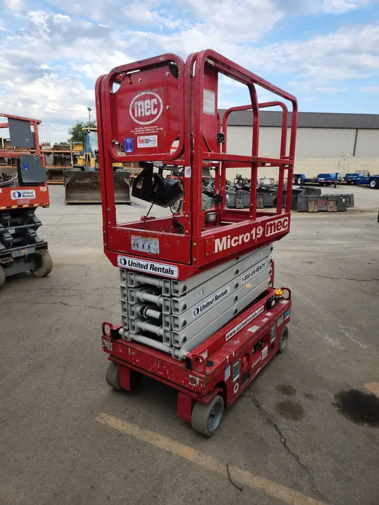 2018 MEC MICRO 19 Scissor Lift