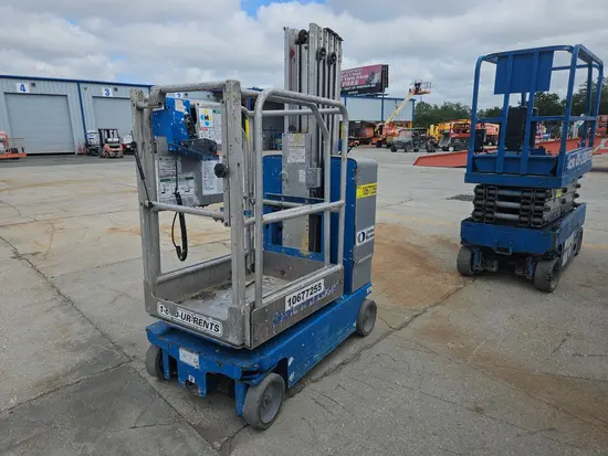 2017 Genie GR-20 Self-Propelled One-Person Lift
