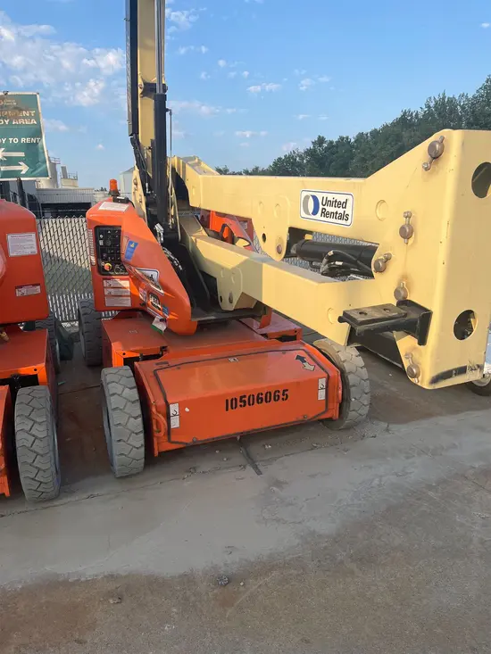 2016 JLG E450AJ Articulating Boom Lift