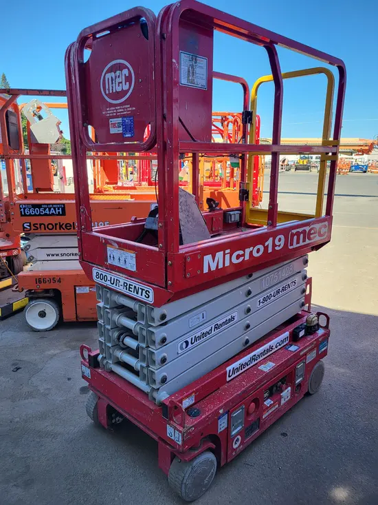 2018 MEC MICRO 19 Scissor Lift