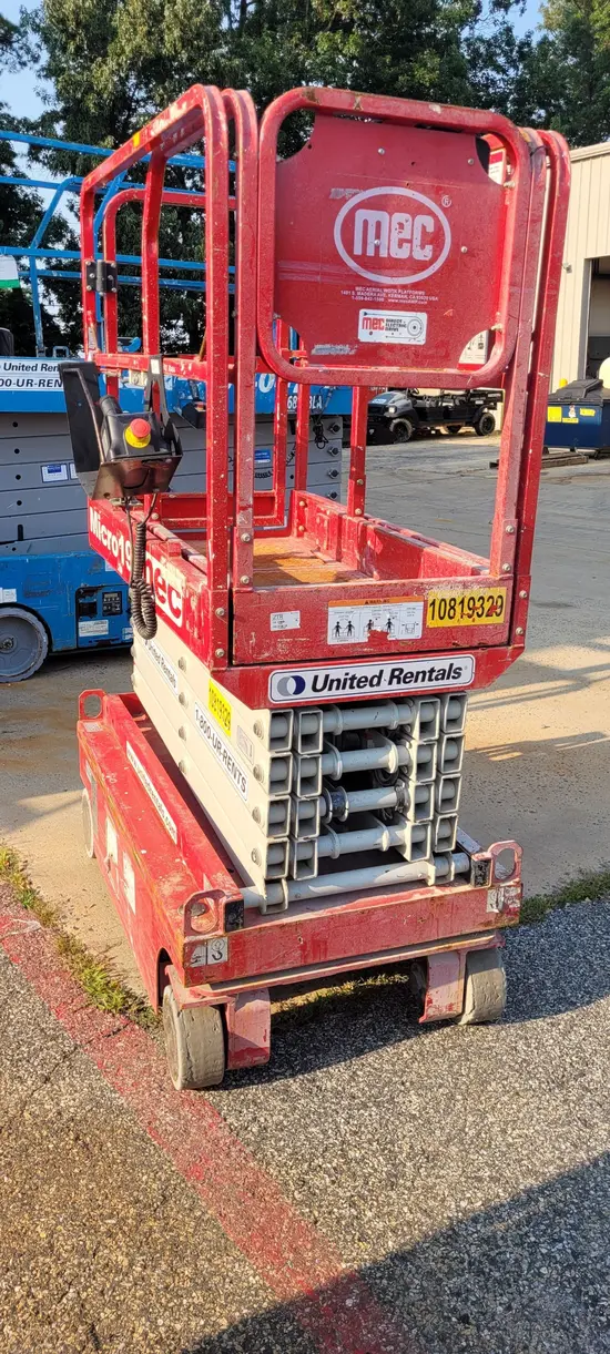2018 MEC MICRO 19 Scissor Lift