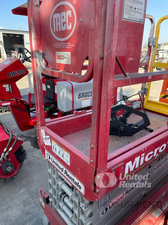 2019 MEC MICRO 19 Scissor Lift