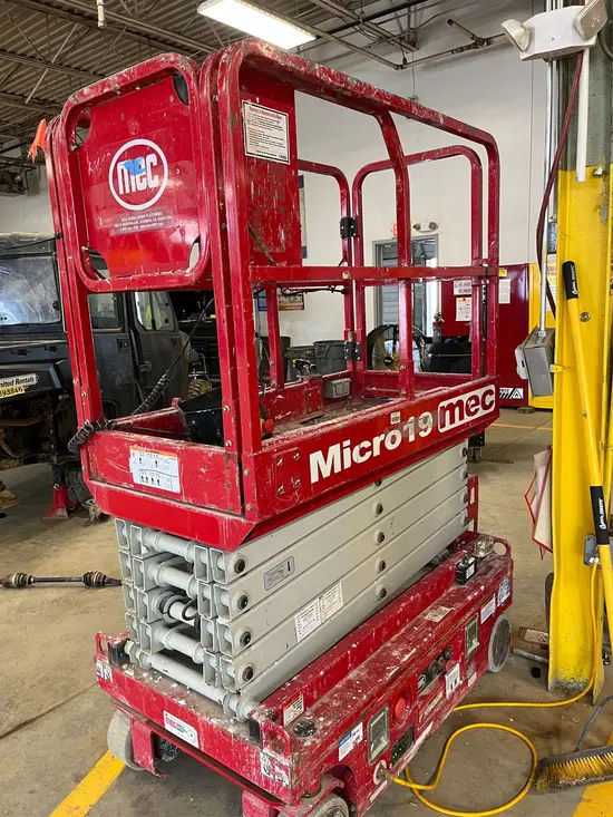 2017 MEC MICRO 19 Scissor Lift