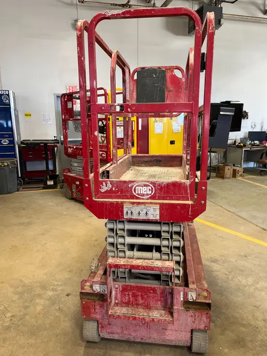 2018 MEC MICRO 19 Scissor Lift