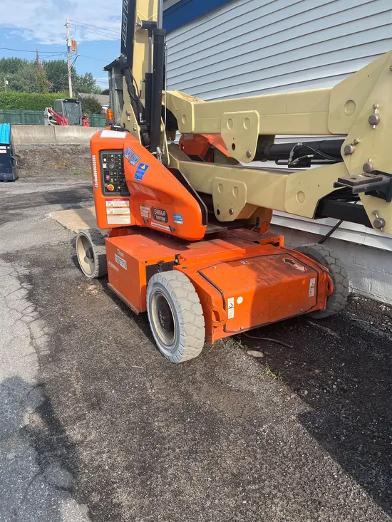 2017 JLG E400AJPN Articulating Boom Lift