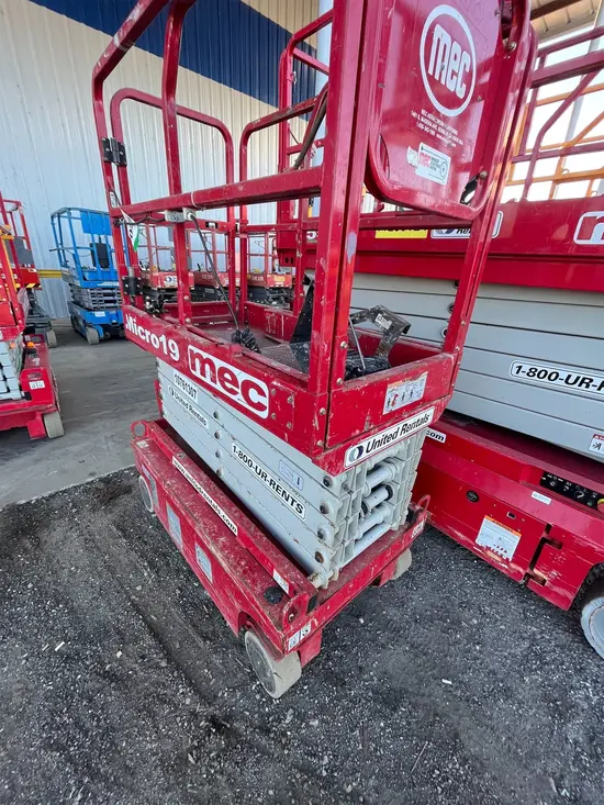 2018 MEC MICRO 19 Scissor Lift