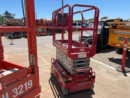 2018 MEC MICRO 19 Scissor Lift