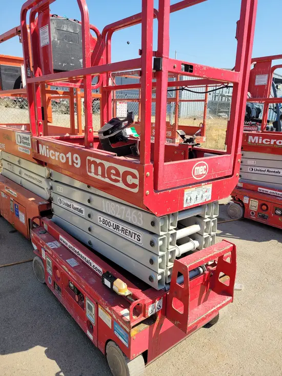 2018 MEC MICRO 19 Scissor Lift