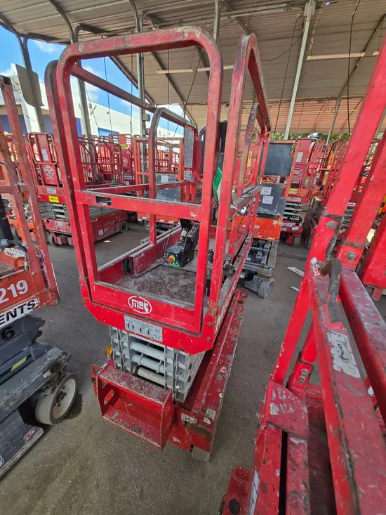 2018 MEC MICRO 19 Scissor Lift
