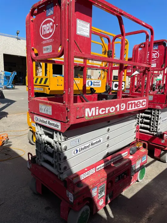 2019 MEC MICRO 19 Scissor Lift