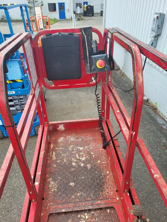 2018 MEC MICRO 19 Scissor Lift