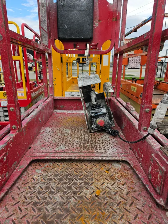 2018 MEC MICRO 19 Scissor Lift