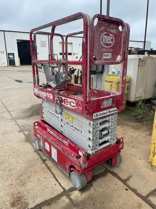 2018 MEC MICRO 19 Scissor Lift