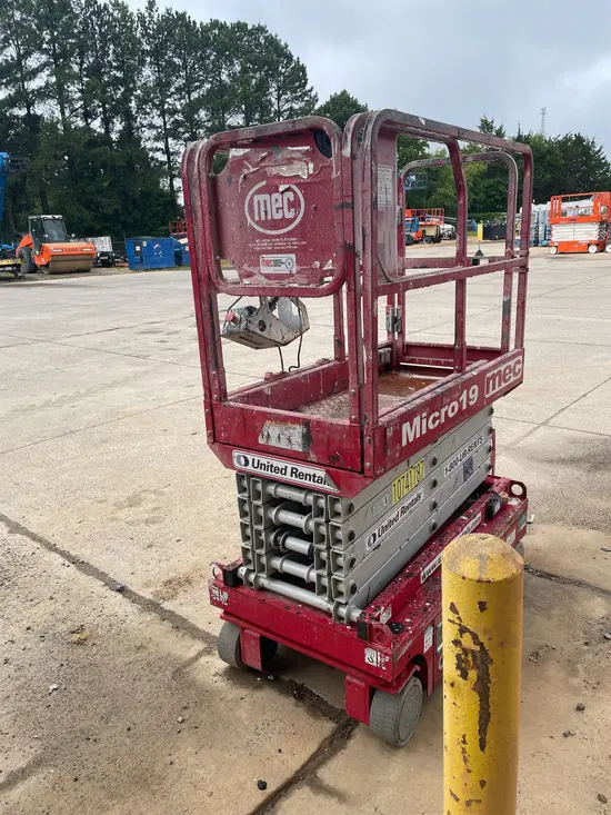 2018 MEC MICRO 19 Scissor Lift