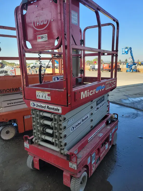 2018 MEC MICRO 19 Scissor Lift