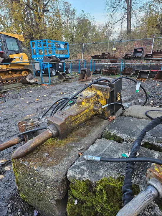 2017 Atlas Copco SB 452 Attachment