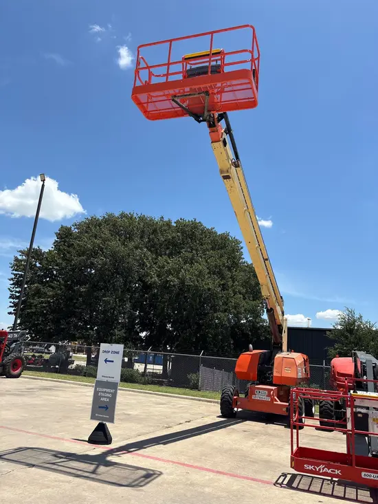 2018 JLG 800S Boom Lift