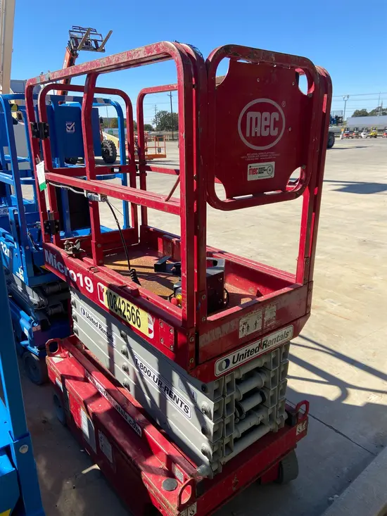 2018 MEC MICRO 19 Scissor Lift