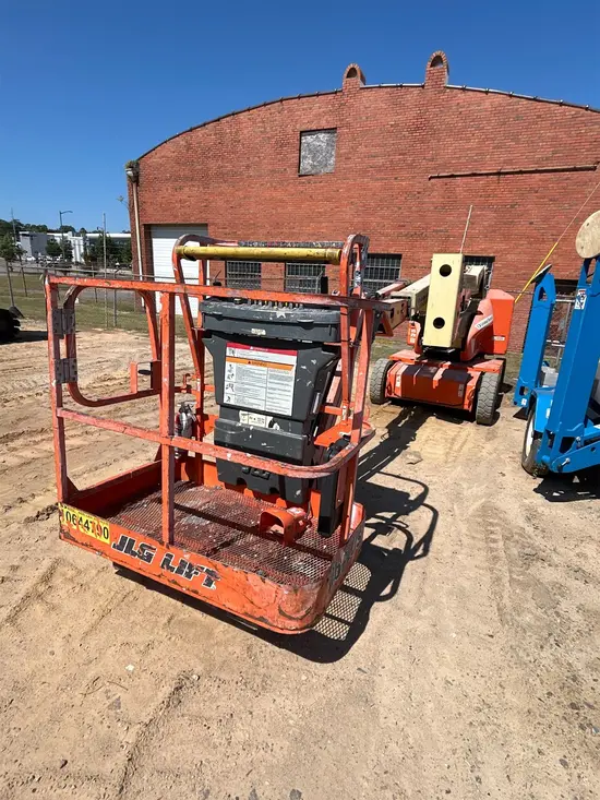 2017 JLG E400AJPN Articulating Boom Lift