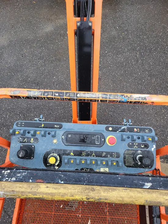 2017 JLG E400AJPN Articulating Boom Lift