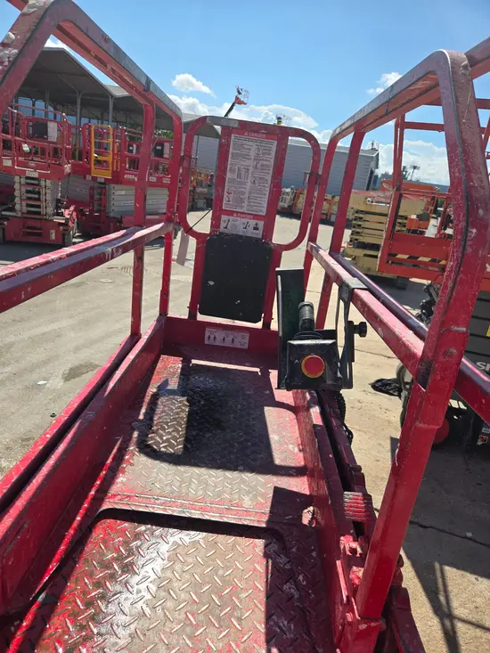 2017 MEC 1930SE Scissor Lift