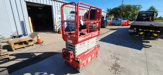2018 MEC MICRO 19 Scissor Lift