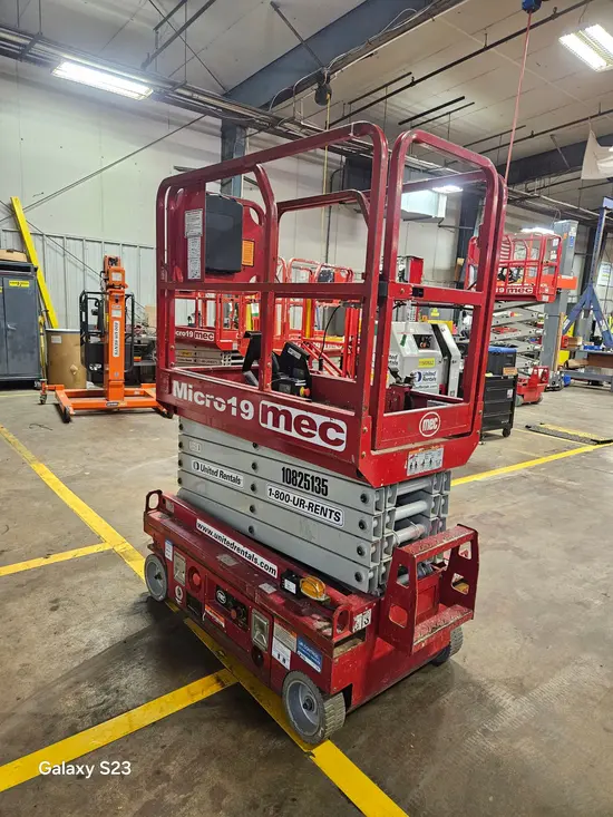2018 MEC MICRO 19 Scissor Lift