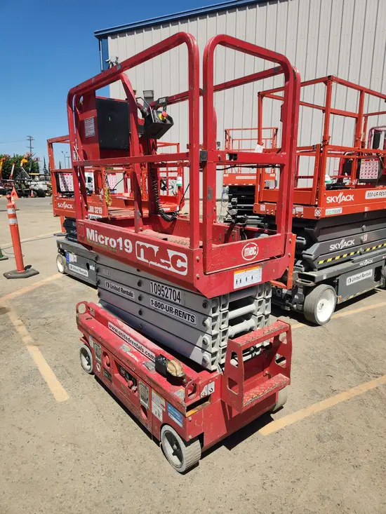 2019 MEC MICRO 19 Scissor Lift