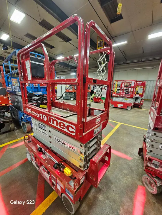 2018 MEC MICRO 19 Scissor Lift