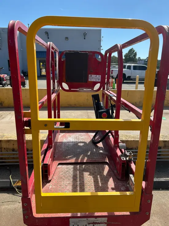 2018 MEC MICRO 19 Scissor Lift