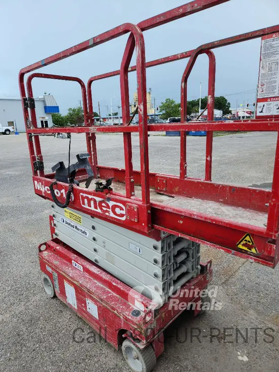 2018 MEC MICRO 19 Scissor Lift