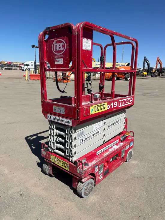 2018 MEC MICRO 19 Scissor Lift
