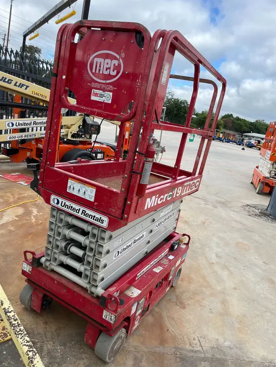 2018 MEC MICRO 19 Scissor Lift