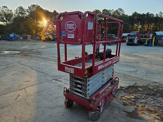 2018 MEC MICRO 19 Scissor Lift