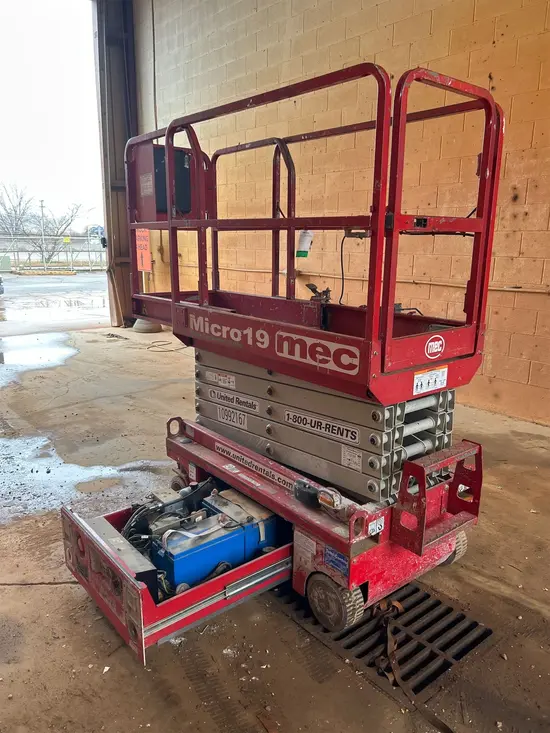 2018 MEC MICRO 19 Scissor Lift