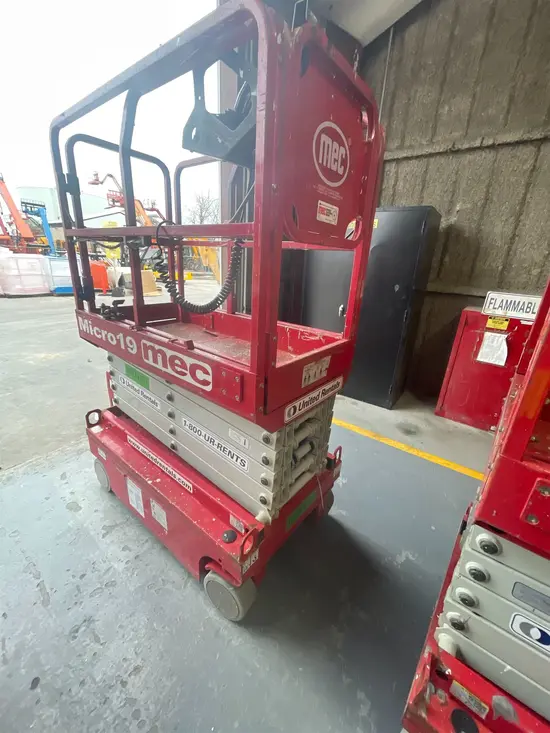 2018 MEC MICRO 19 Scissor Lift