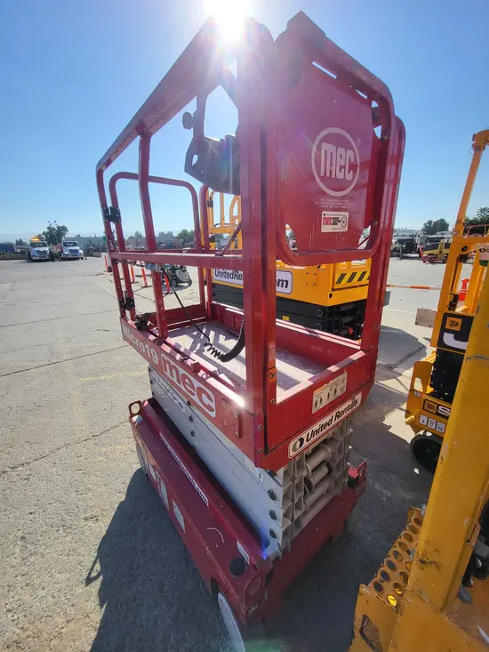 2018 MEC MICRO 19 Scissor Lift