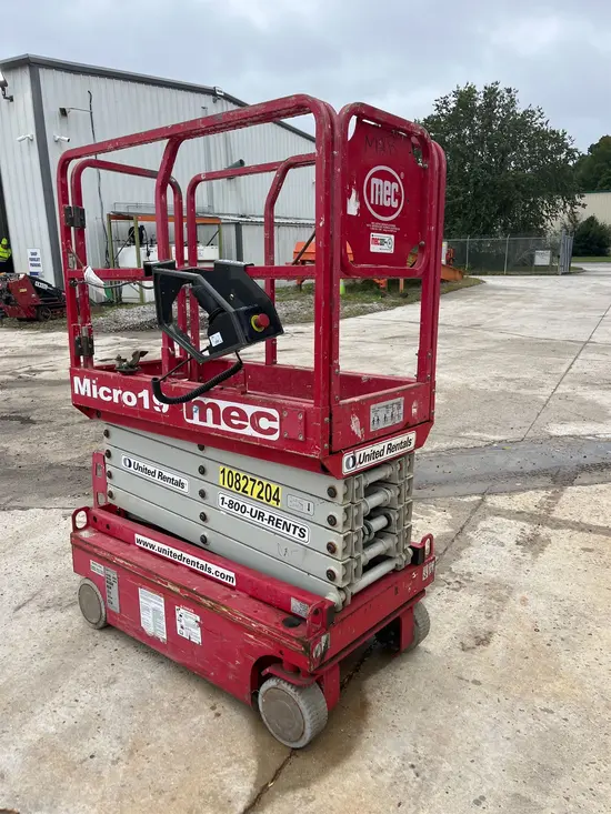 2018 MEC MICRO 19 Scissor Lift