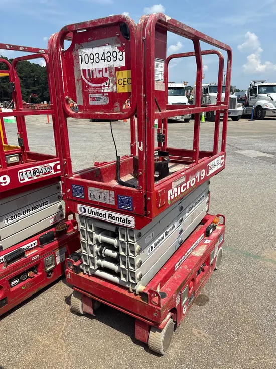 2019 MEC MICRO 19 Scissor Lift