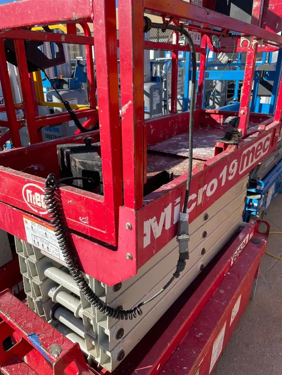 2018 MEC MICRO 19 Scissor Lift