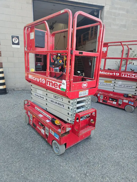 2018 MEC MICRO 19 Scissor Lift