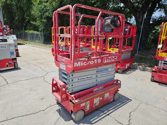 2018 MEC MICRO 19 Scissor Lift