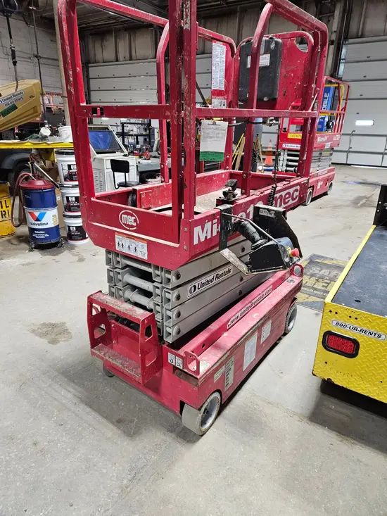 2018 MEC MICRO 19 Scissor Lift
