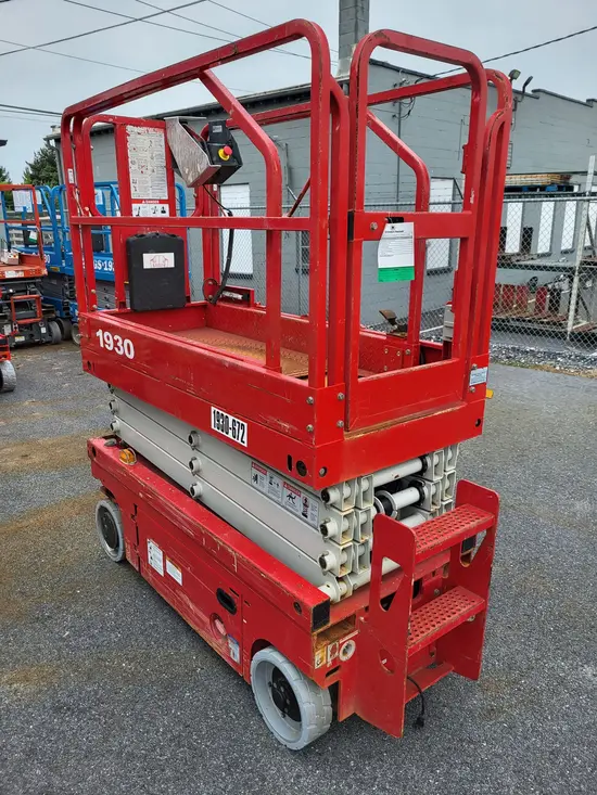 2017 MEC 1930SE Scissor Lift