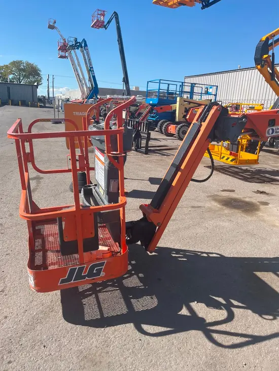 2014 JLG E400AJPN Articulating Boom Lift