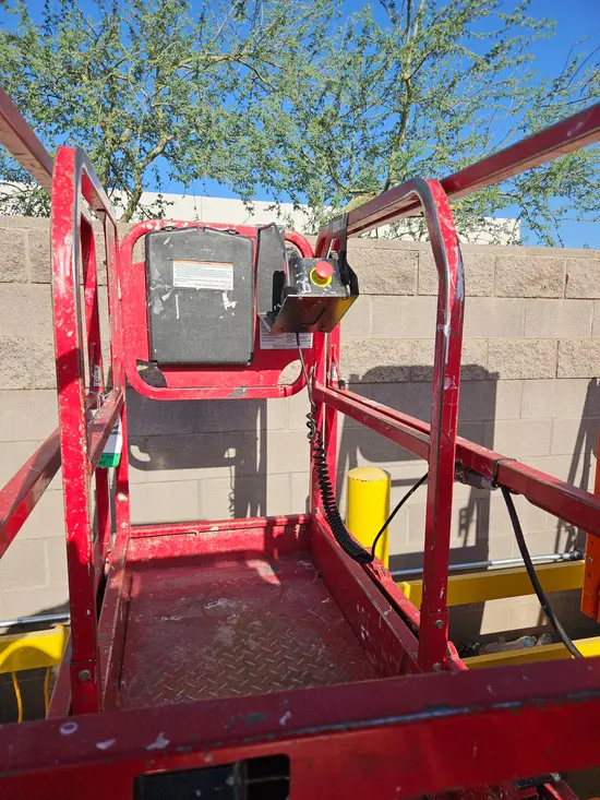2018 MEC MICRO 19 Scissor Lift