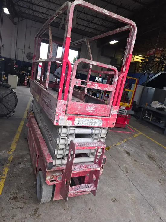 2017 MEC 2632SE Scissor Lift